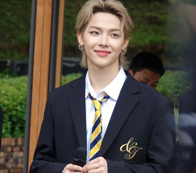 [잡담] 객관적으로 이 둘.... 약간 무섭(?)게 생긴 상인가??? | 인스티즈