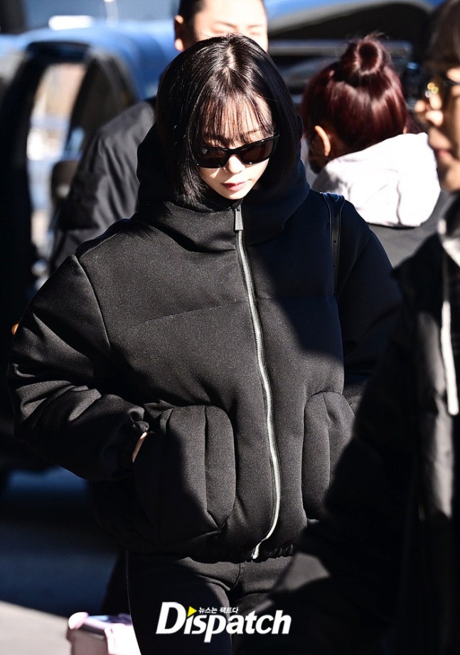 [잡담] 오늘 일본 출국한 윈터 기사사진 | 인스티즈