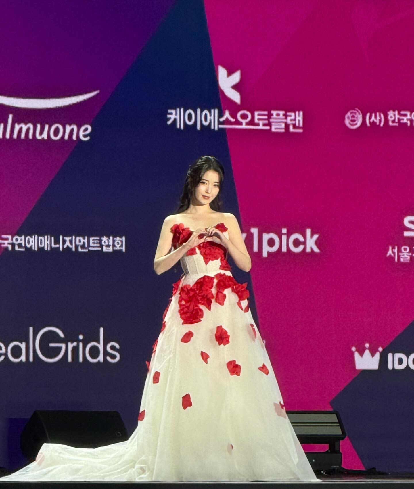 [잡담] 아이유) 251230 아이유 인스타 업뎃 | 인스티즈