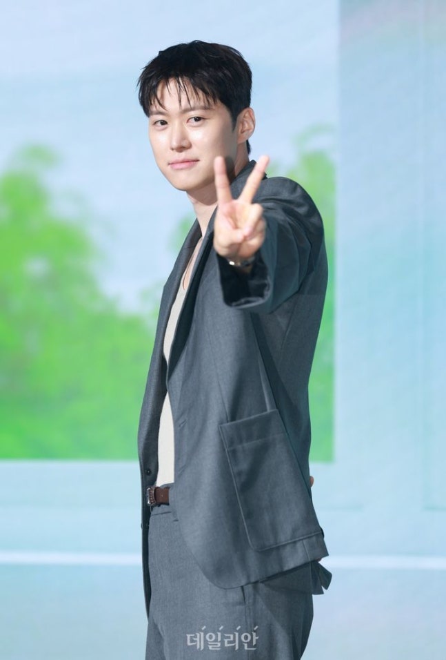 [잡담] 은밀한감사) 공명, 돌발성 난청 증세로 입원…주중 '은밀한 감사' 촬영 복귀 예정 | 인스티즈