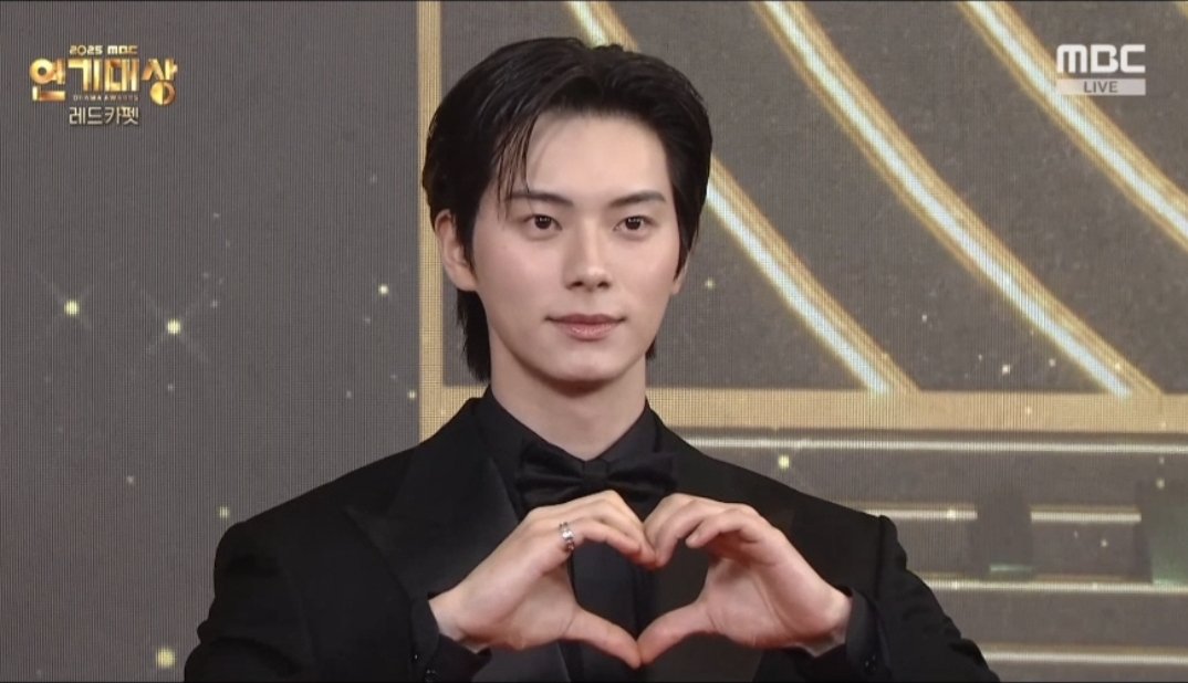 [잡담] 이채민 오늘 올블랙+반깐했네 | 인스티즈