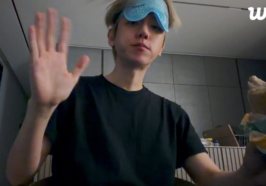 [잡담] 백현이 라방 들어가자마자 당황함 | 인스티즈