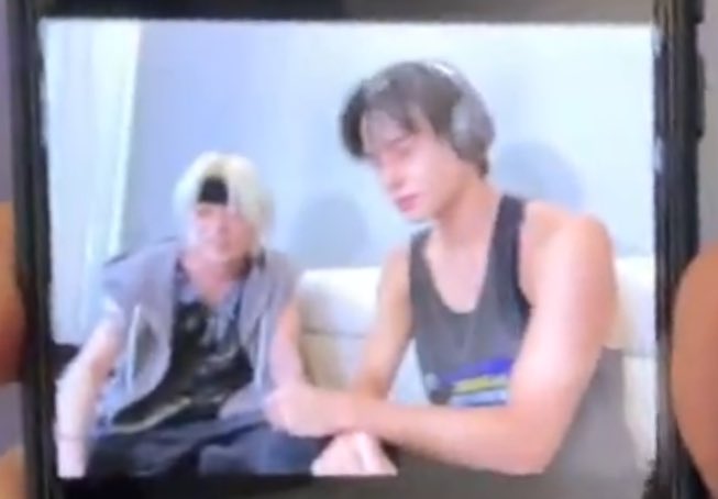 [잡담] 유타 형의 신곡을 듣고 있는 정우 개웃기다 | 인스티즈