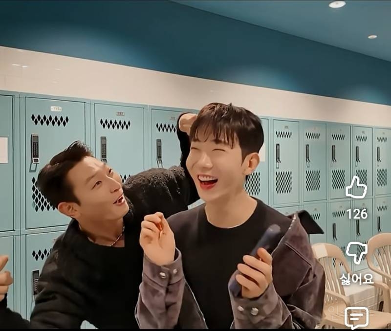 날것 그자체로 챌린지 찍는 남돌 두명.jpg | 인스티즈