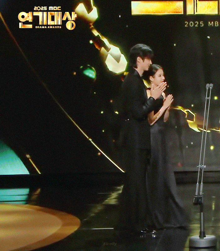 [잡담] 대군부인) 대군쀼 시상해주고 쭈뼛쭈뼛 사라진다 ㅋㅋㅋㅋㅋ | 인스티즈