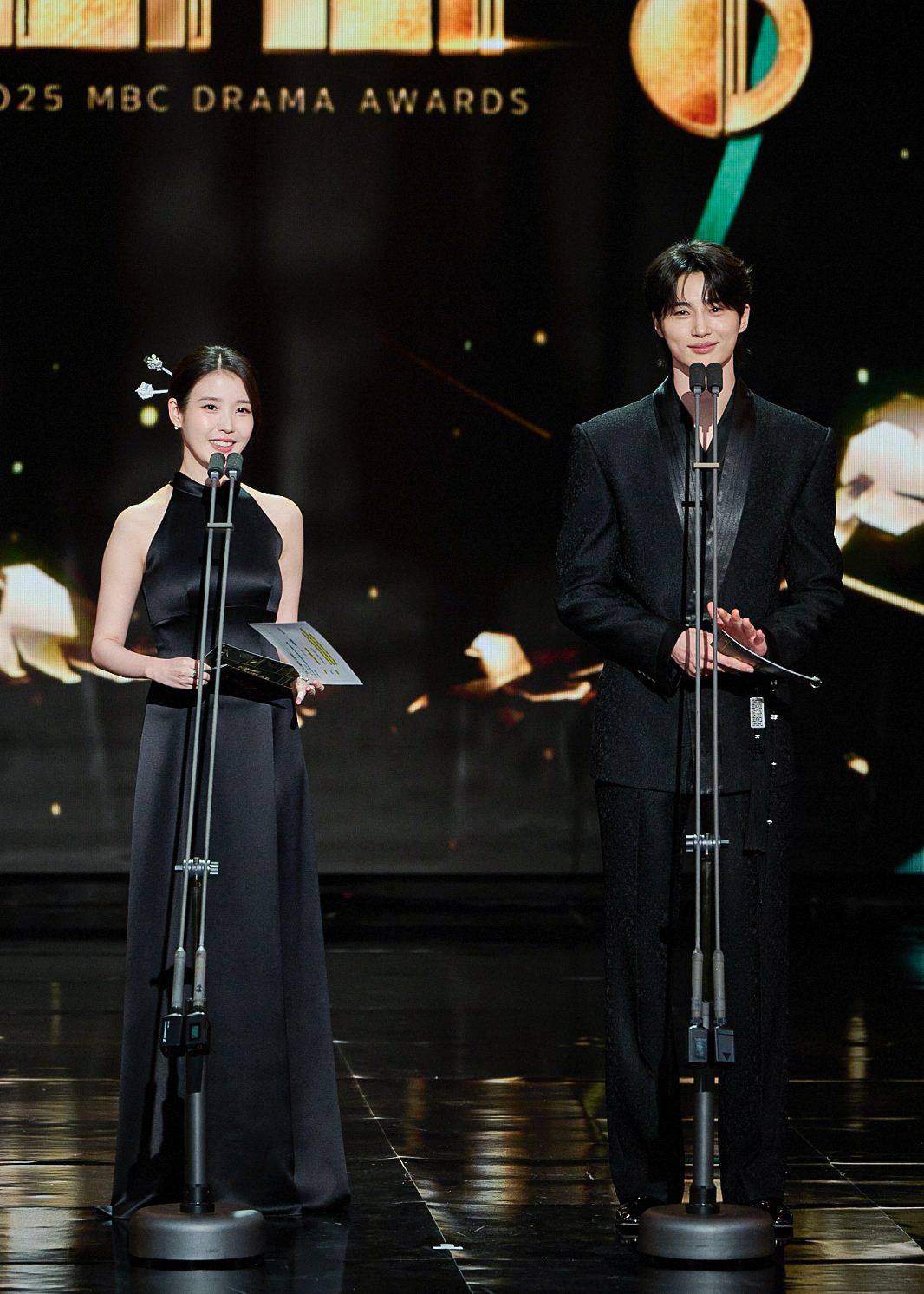 [잡담] 대군부인) MBC연기대상 아이유 X 변우석 공식 투샷 포토 | 인스티즈