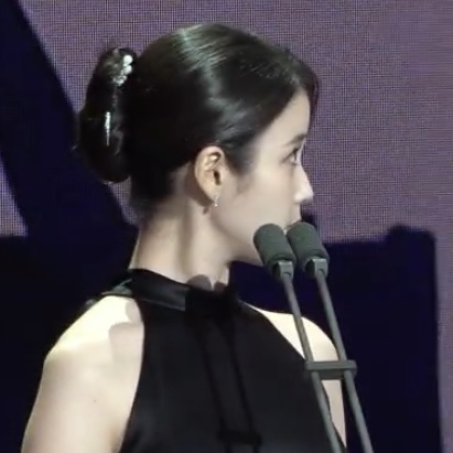 [잡담] 대군부인) 질문하는 변우석과 그걸 듣는 아이유 | 인스티즈