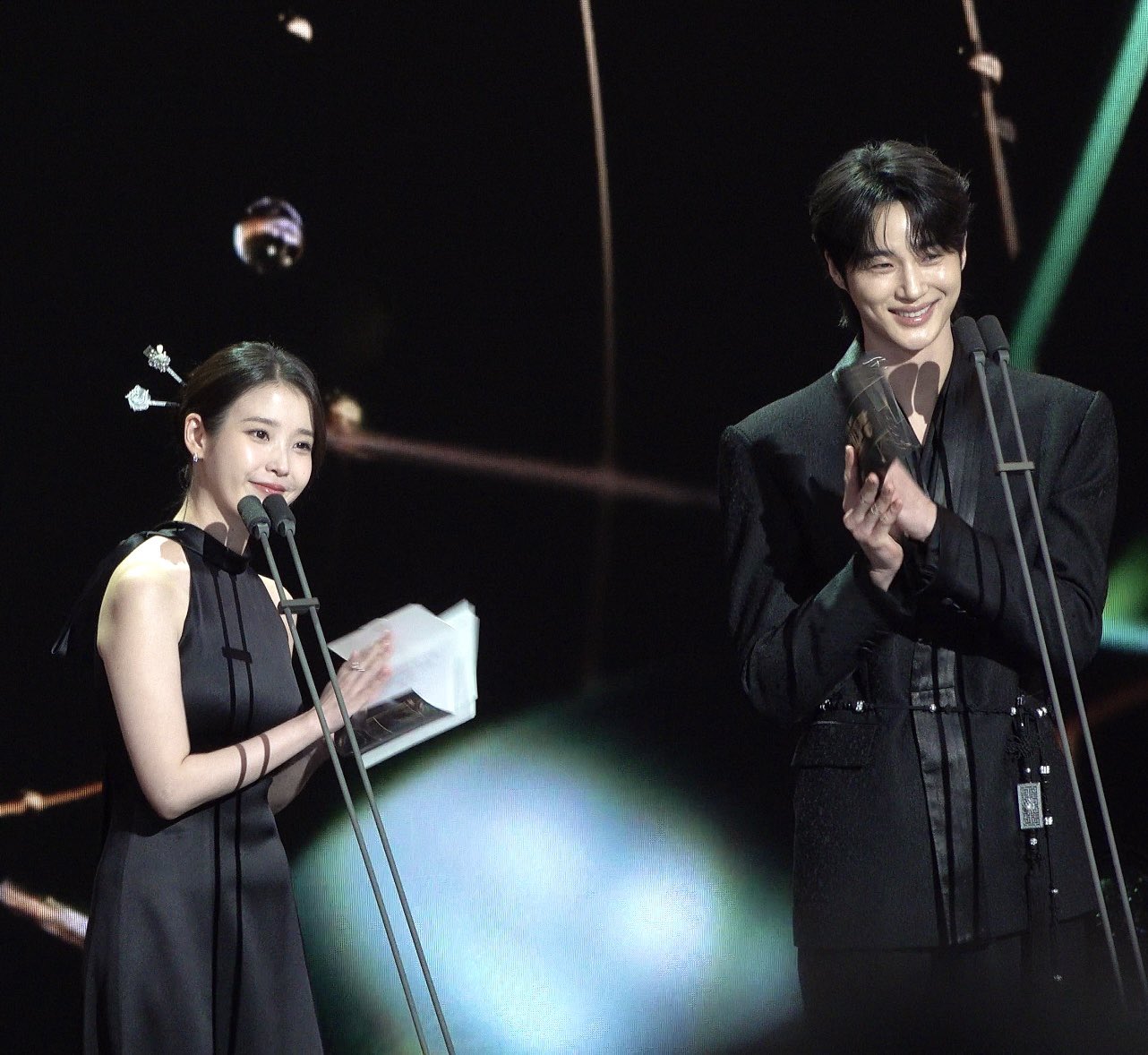 [잡담] 아이유 변우석 투샷 넘모예뿌다.. | 인스티즈