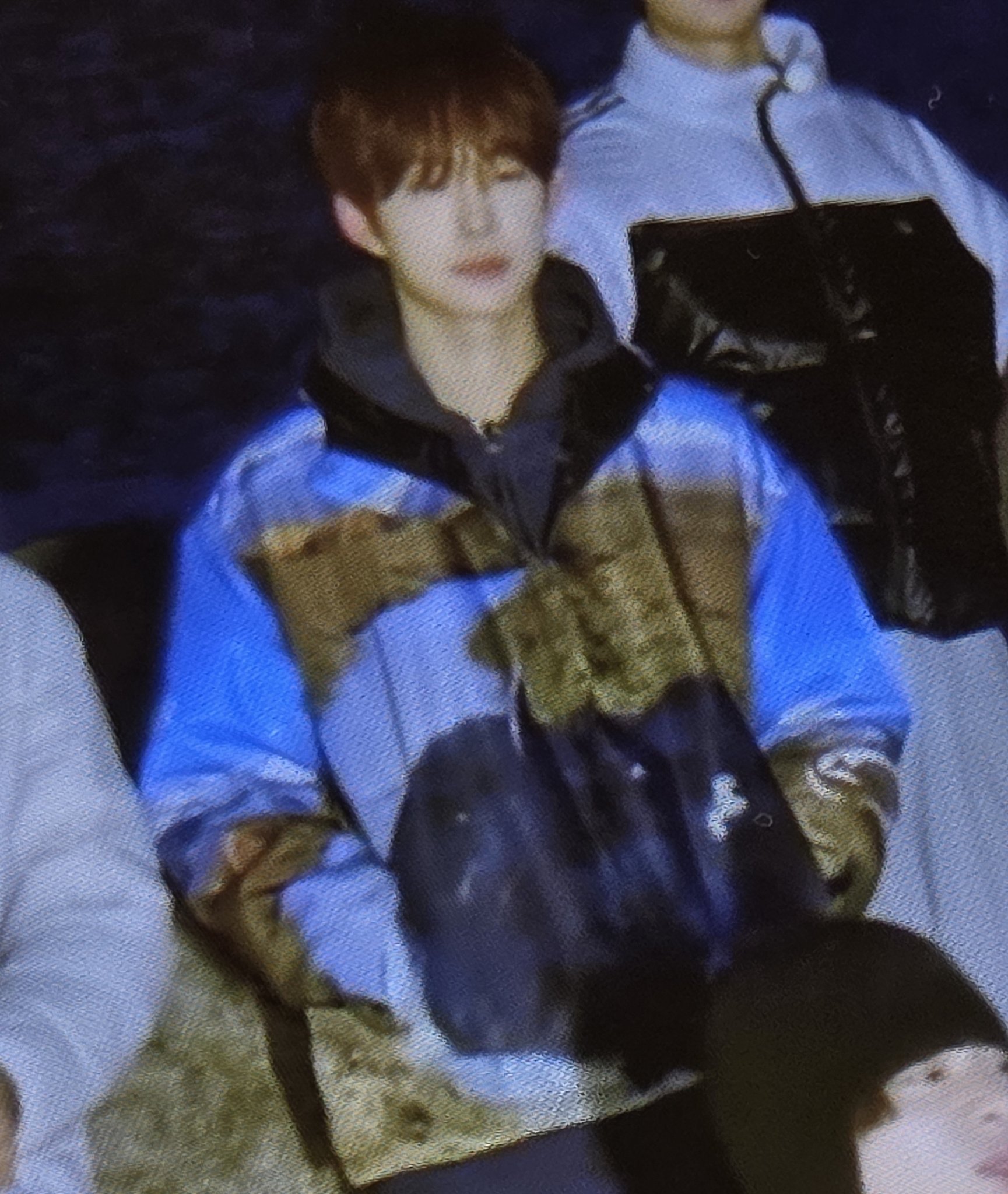 [잡담] 김건우 쌩얼보느라 옷을 이제 봄 | 인스티즈