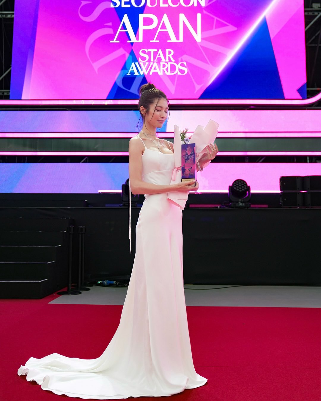 [잡담] 에이판 때 하영 너무 예쁘다… | 인스티즈