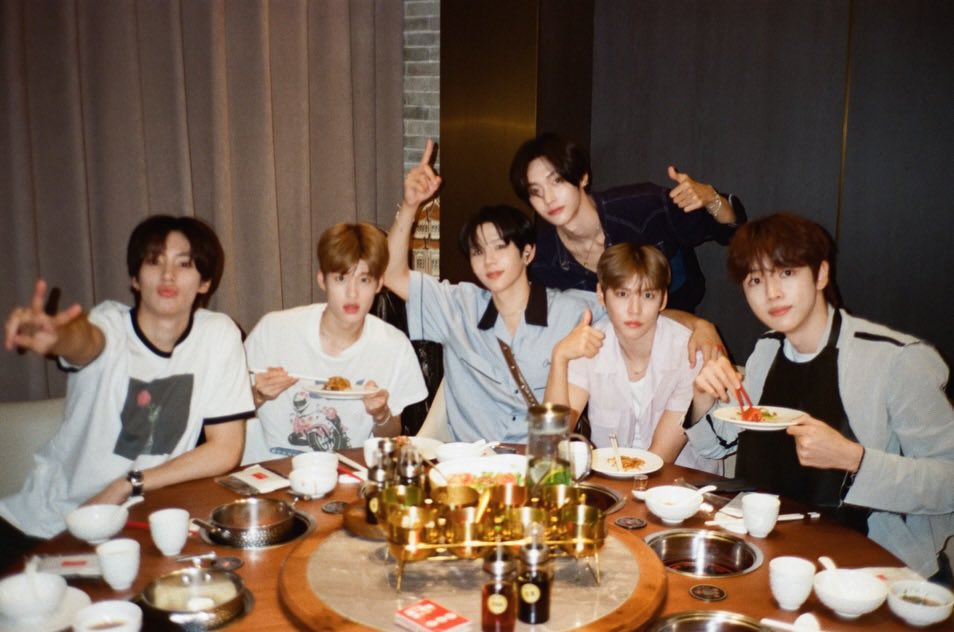 [잡담] 아니 왜 또 성찬이만 앞치마를.. | 인스티즈