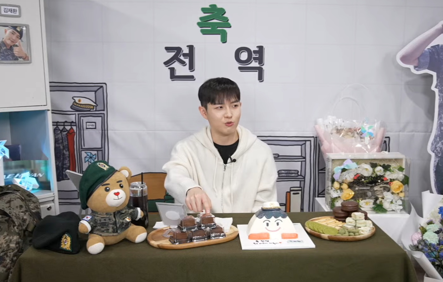 [잡담] 김재환 전역하자마자 두쫀쿠먹네 | 인스티즈