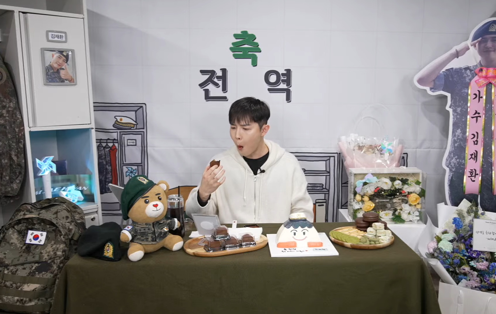 [잡담] 김재환 전역하자마자 두쫀쿠먹네 | 인스티즈