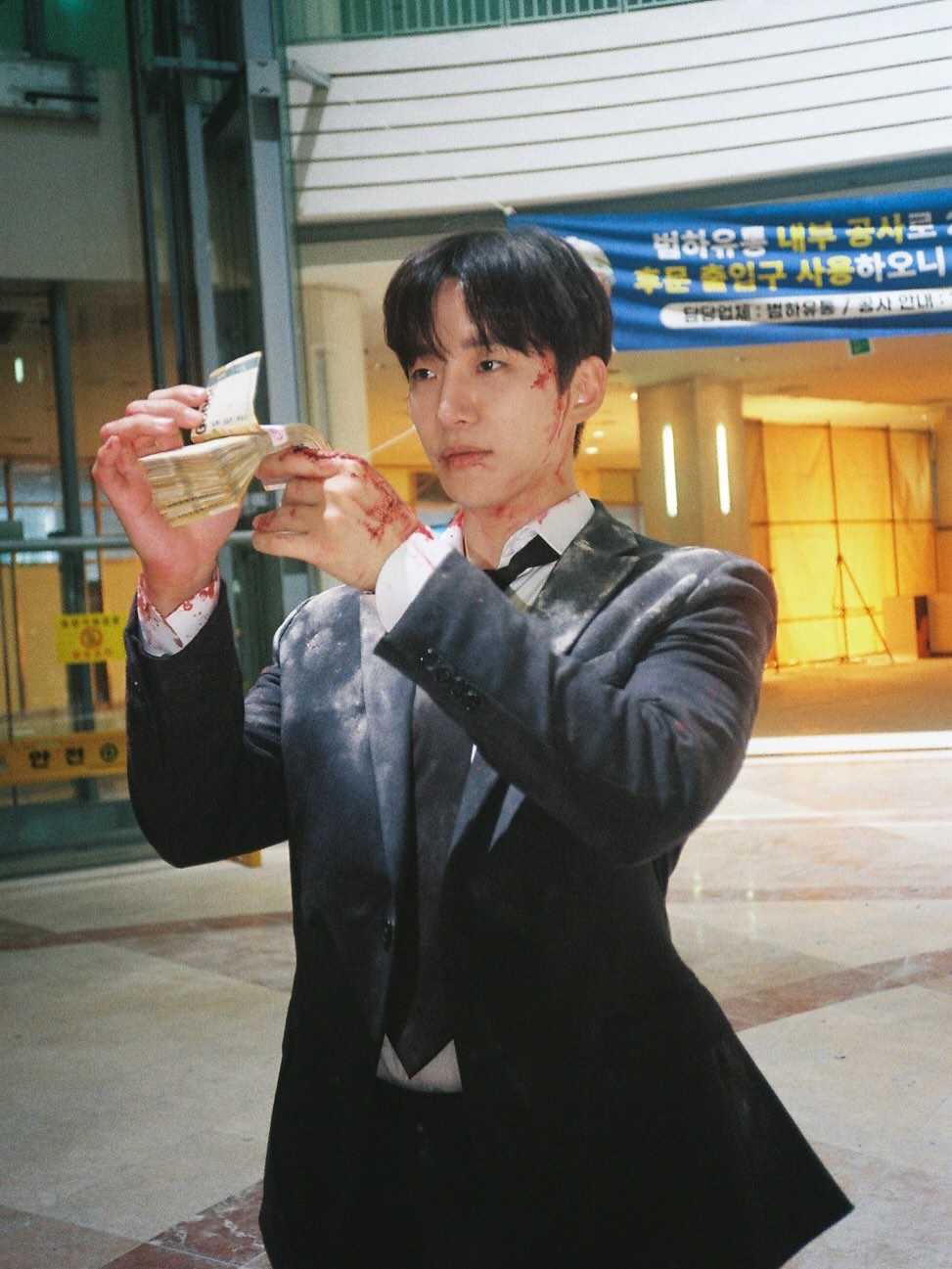 [잡담] 캐셔로) 이준호 인스타 사진 엄청 풀어줌 | 인스티즈