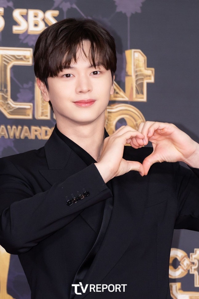 [잡담] 육성재 얼굴 미쳐써 | 인스티즈