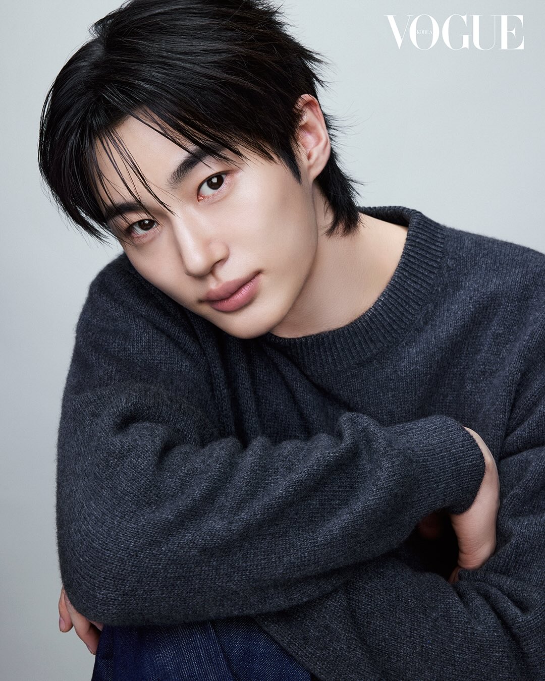 [정보/소식] 변우석) <VOGUE KOREA> 변우석 X 프라다뷰티 블루쿠션 화보 | 인스티즈