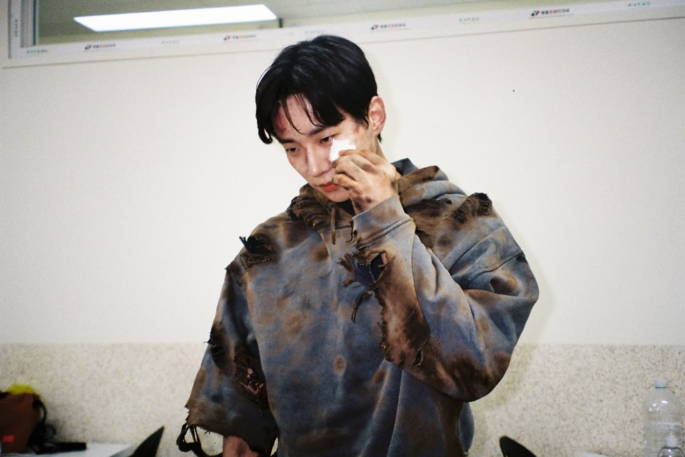 [잡담] 캐셔로) 이준호 인스타 사진 엄청 풀어줌 | 인스티즈