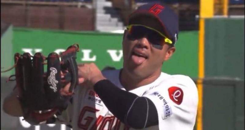 [잡담] 전준우 더워서 랜디된짤 찾았다!!! | 인스티즈