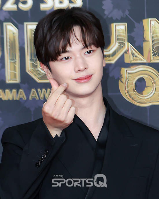 [잡담] 육성재 얼굴 미쳐써 | 인스티즈