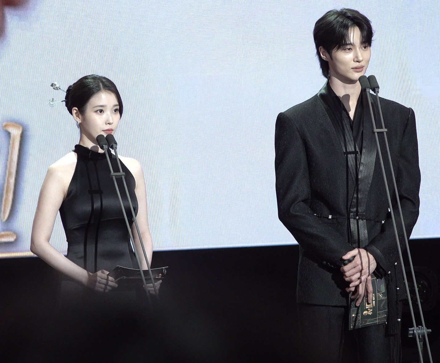 [잡담] 아이유 변우석 손크기 쌰갈ㅋㅋㅋㅋㅋ | 인스티즈