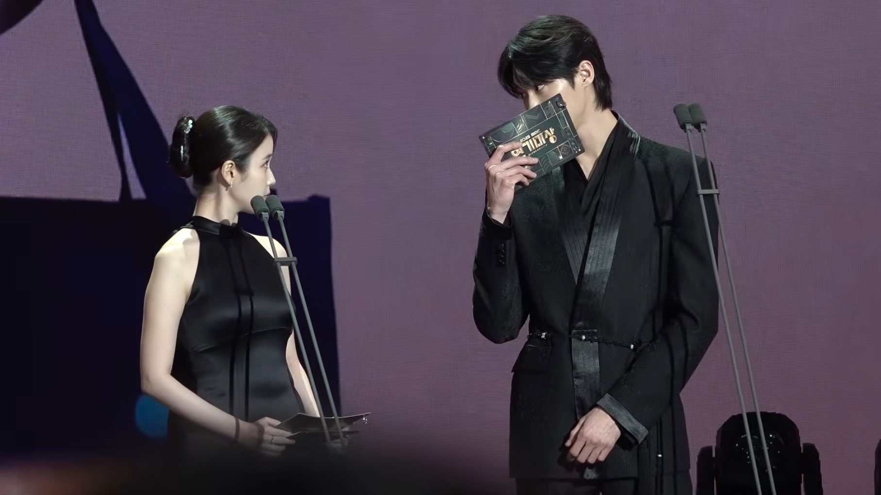 [잡담] 대군부인) 아이유 변우석 둘 다 블랙인 거 진짜진짜임 | 인스티즈