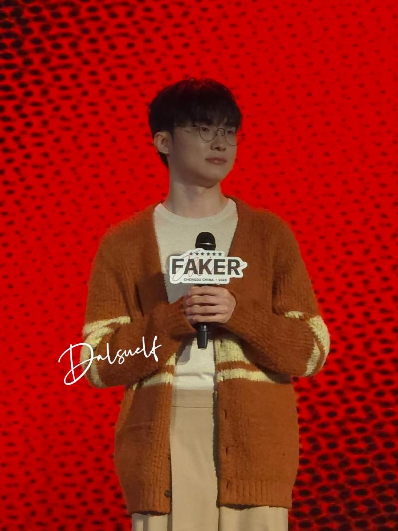 [잡담] 팬미팅에선 의상 바뀌었나봄 | 인스티즈