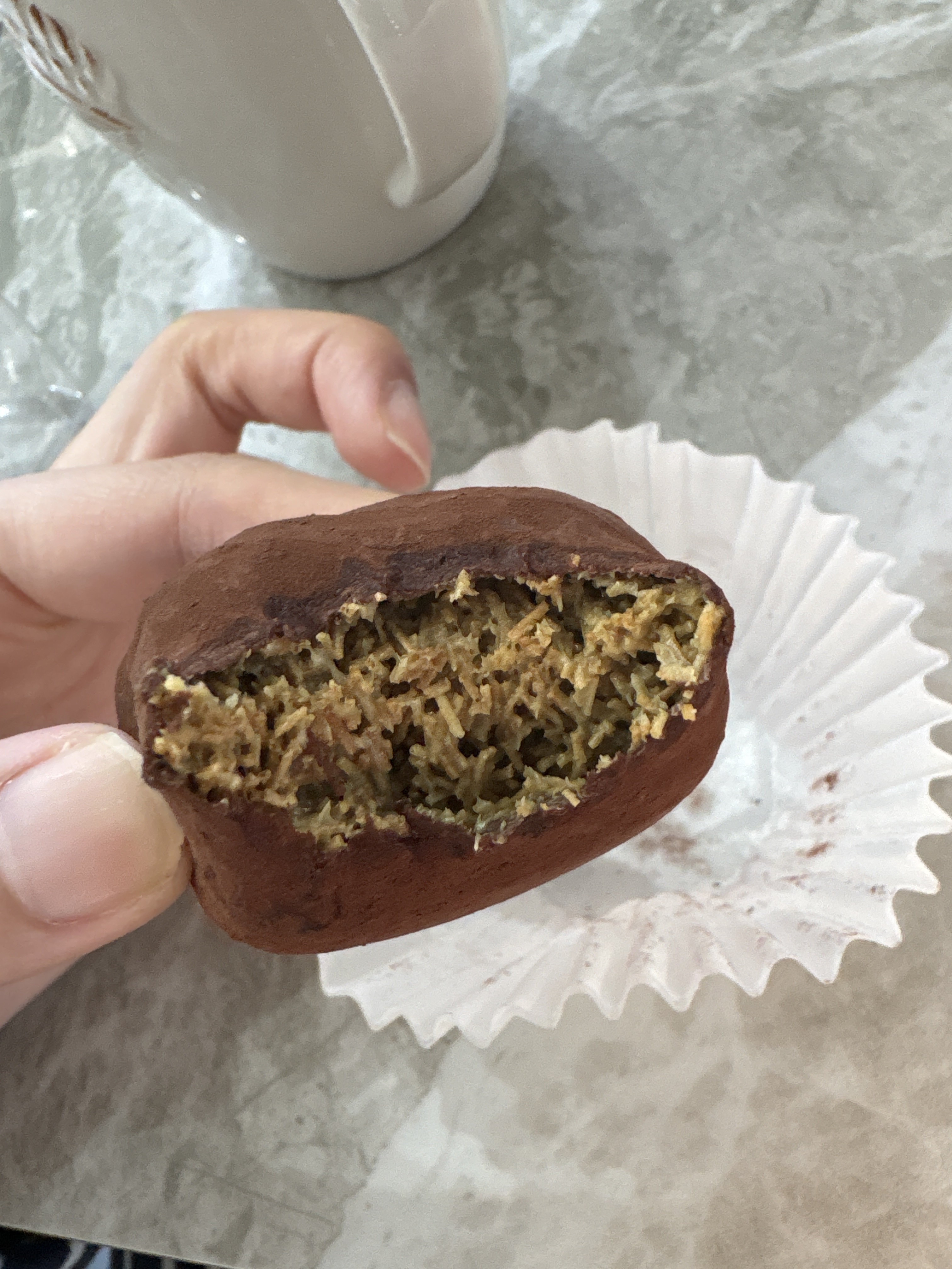 [잡담] 내가 먹은 두쫀쿠 쫌만 더 촉촉했으면 좋앗을텐데 | 인스티즈