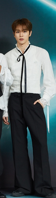 [잡담] 성찬이 이쁜 프릴 입었네 | 인스티즈