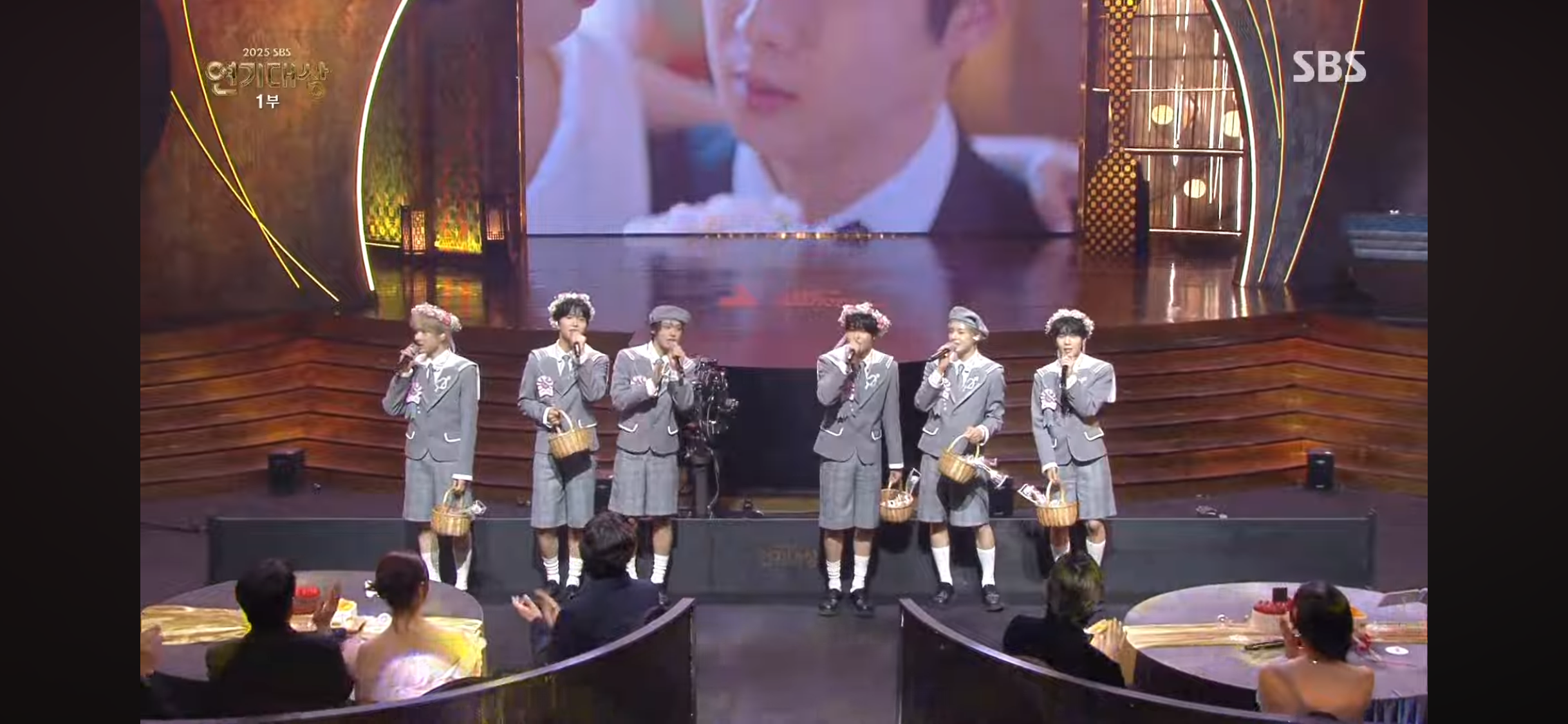 [잡담] 아 위시 연기대상 축하무대 이제 보는데 이거 학예회 아니에요? | 인스티즈