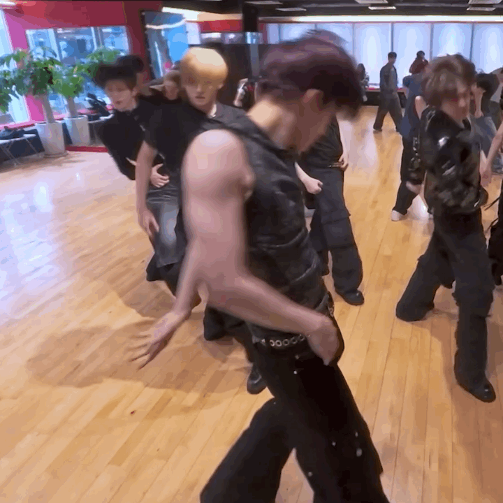 [잡담] 알디원 건우 몸 진짜 이쁘다 | 인스티즈