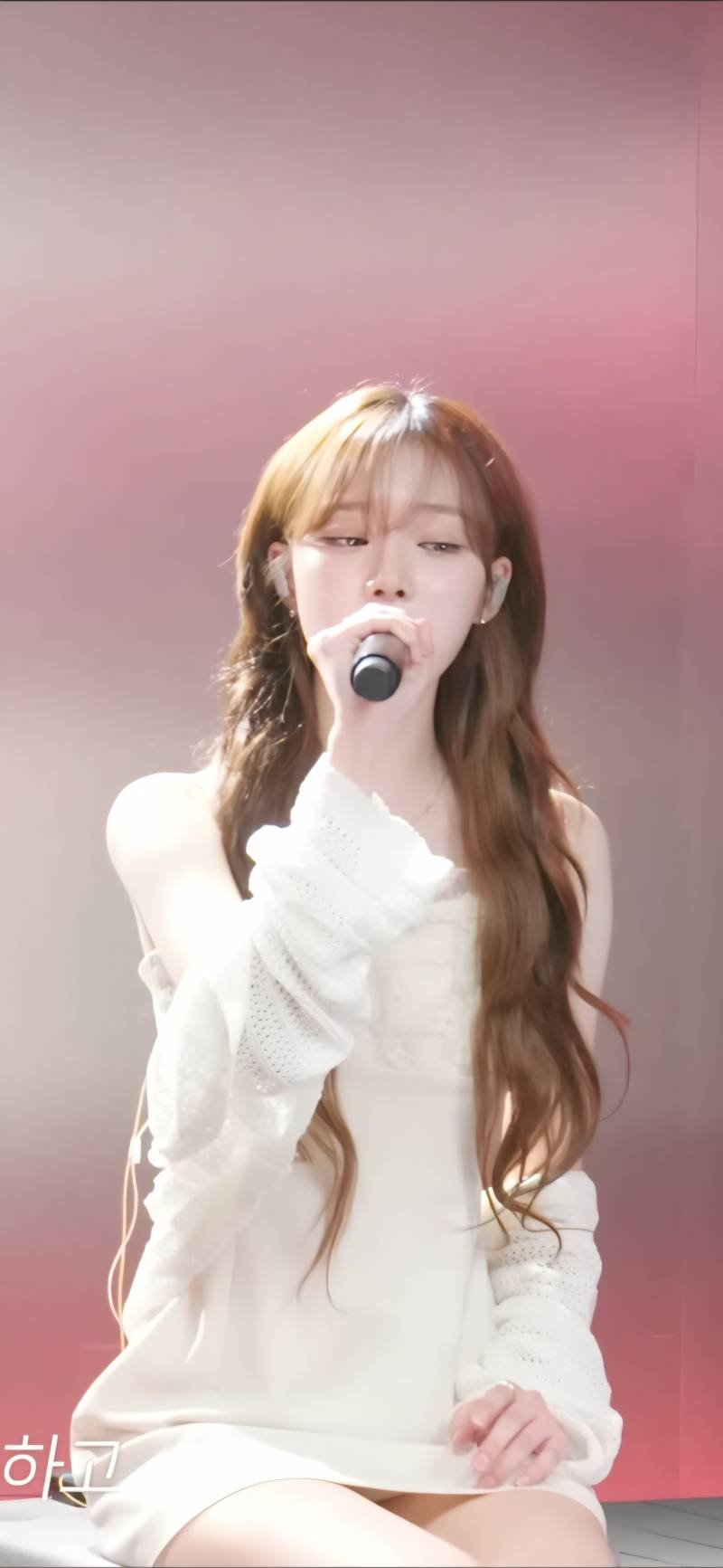 [잡담] 윈터 대낮에 한 이별 부를 때 입었던 착장 | 인스티즈