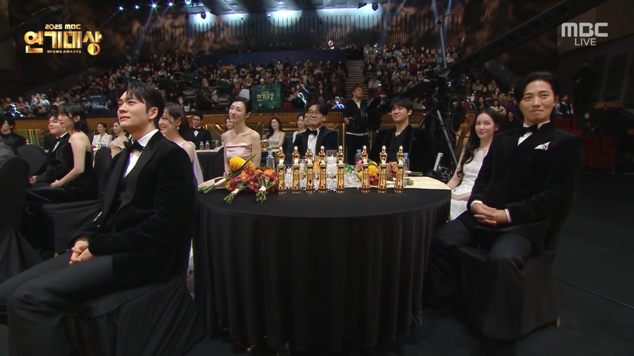 [잡담] 이강달팀 트로피로 도미노해도 될듯 | 인스티즈