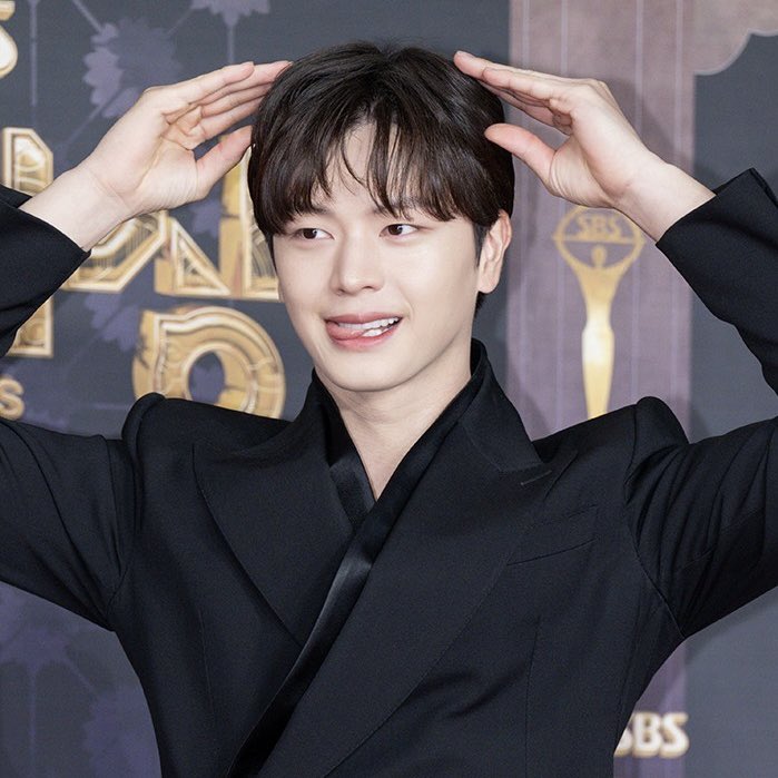 [잡담] 육성재 오눌 너무 잘생겼어 | 인스티즈