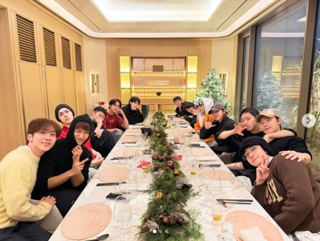 [정보/소식] 4명 군 입대했지만..세븐틴, 13人 완전체 회식 현장 포착 [스타이슈] | 인스티즈