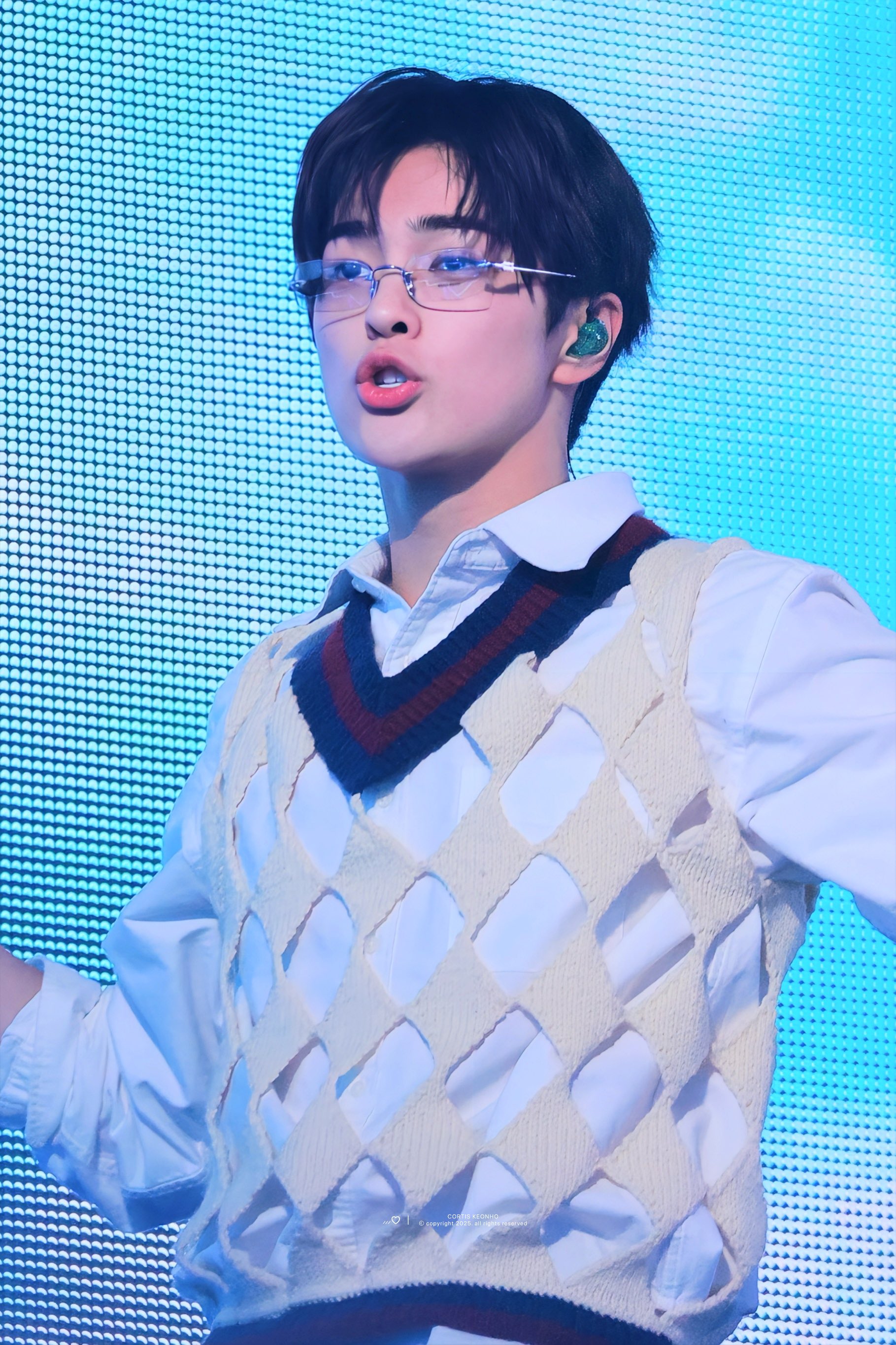 [잡담] 코르티스 건호 안경 홈마짤 | 인스티즈