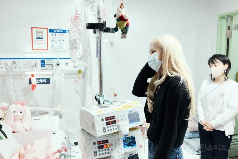 크리스마스에 서울대학교 어린이병원에 다녀온다는 로제 | 인스티즈