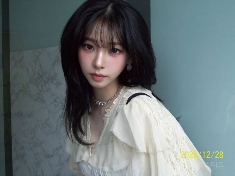 새해 맞이 인스타 게시물 올려주는 에스파 카리나 윈터.jpg | 인스티즈