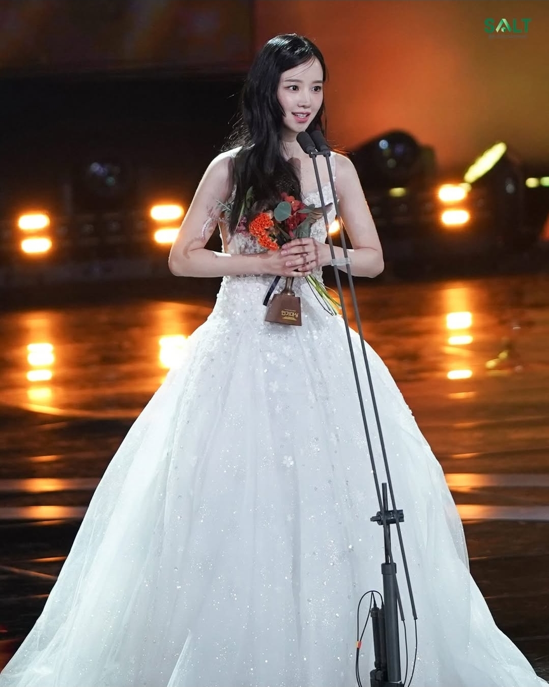 [잡담] 박정연 배우 케사용 스브스용 드레스 2개 준비했구나 | 인스티즈