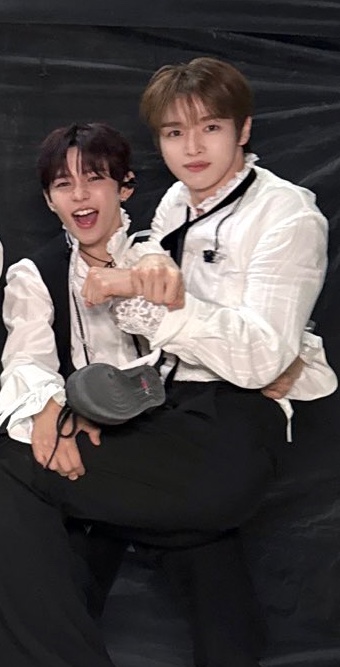 [잡담] 성찬이 볼때마다 미치겠넼ㅋㅋㅋㅋ | 인스티즈