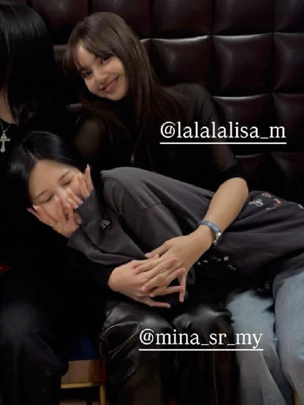 [잡담] 트와 미나 블핑 리사 투샷 떴넹 | 인스티즈