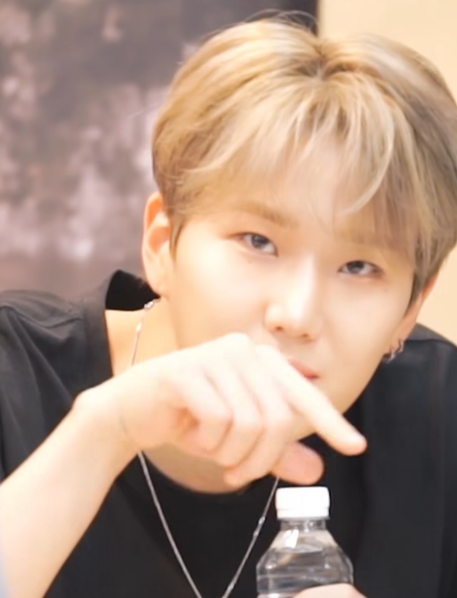 [잡담] 혹시 이 아이돌들 누군지 아는 사람??? | 인스티즈