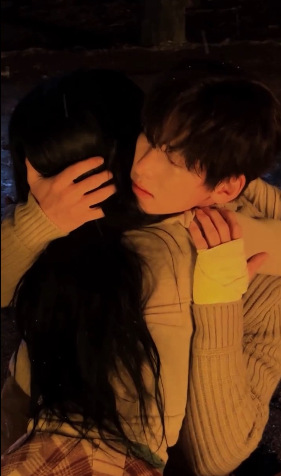 [잡담] 지창욱 로코할때마다 포옹씬 잘한다고 느꼈는데 | 인스티즈