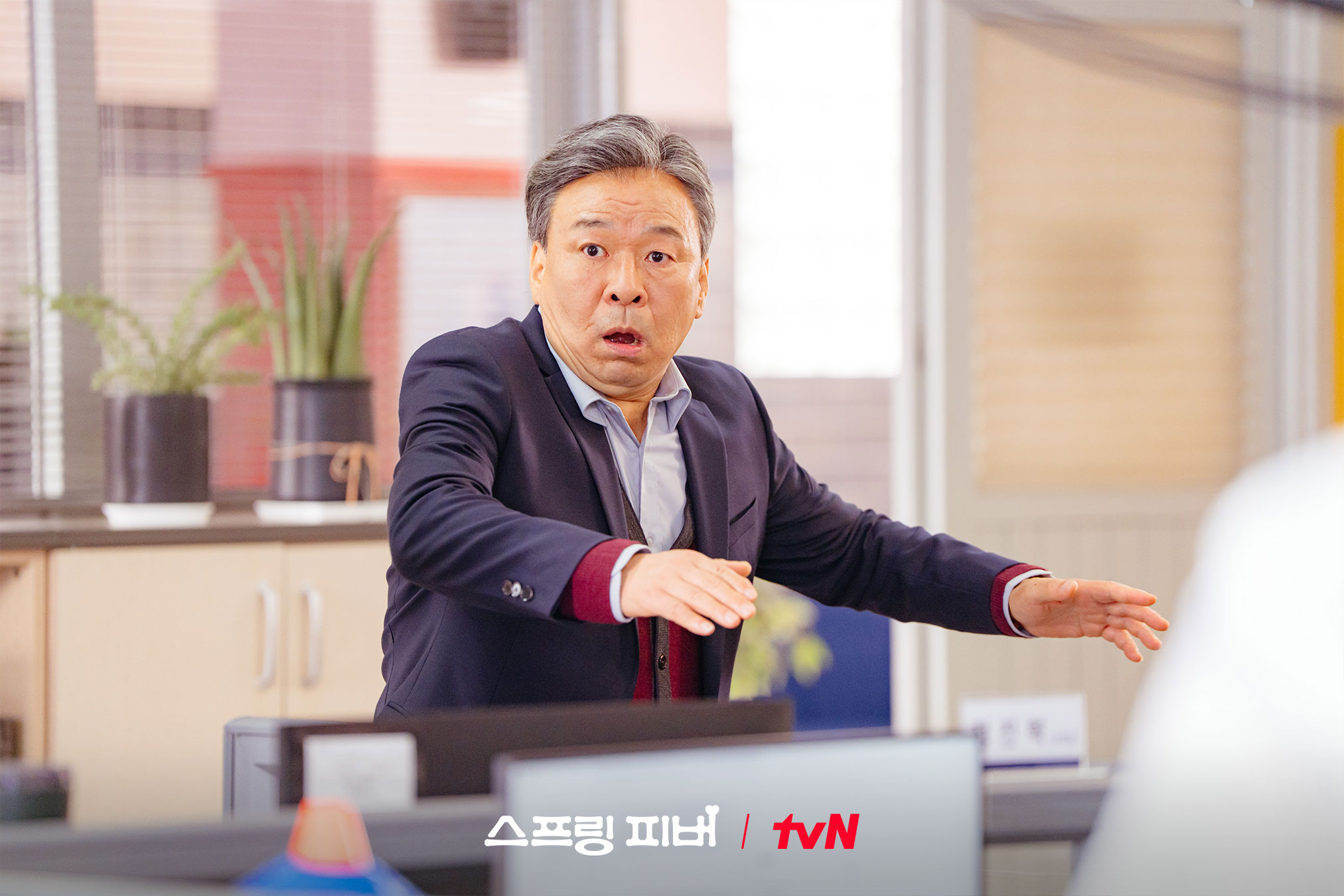 [잡담] 스프링피버) 각양각색! 신수고 선생님들을 소개합니다👩🏻‍🏫신수읍으로 내려온 정체불명 교사 윤봄부터🤔국어 교사 서혜숙과 체육 교사 정진혁의 중년 로맨스!💘 | 인스티즈