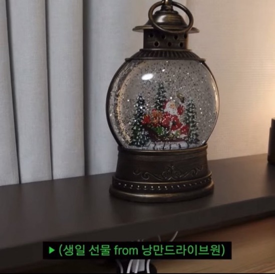 [잡담] 알디원 멤버들이 준서 생일 선물로 준 스노우볼 너무 이쁨 | 인스티즈