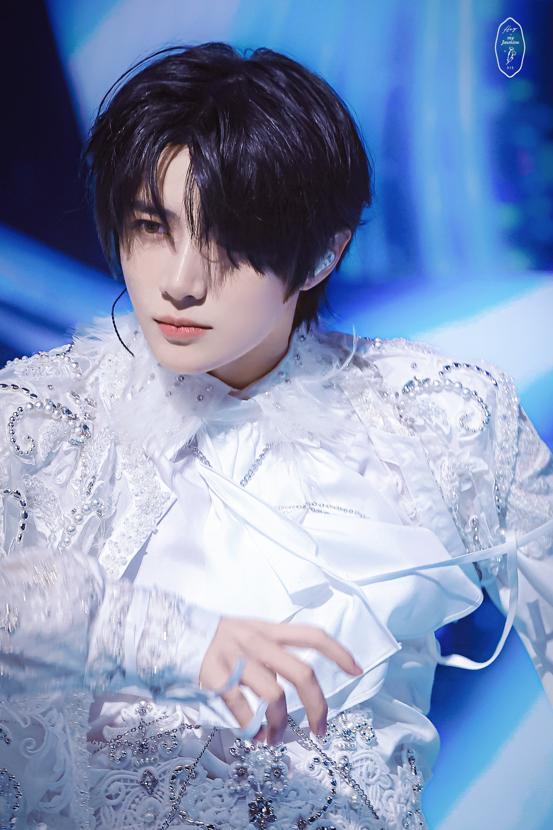 [잡담] 갠적으로 범규 화이트 의상 진짜 좋아함 | 인스티즈