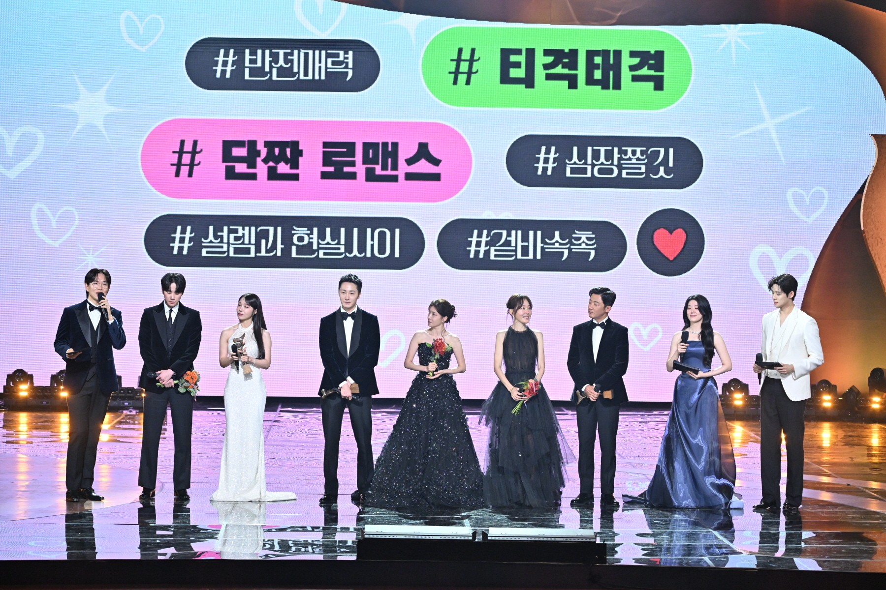 [정보/소식] [Y초점] "트로피인가, 기념품인가"…권위 잃은 지상파 연기대상, 그들만의 '쪼개기' 잔치 | 인스티즈