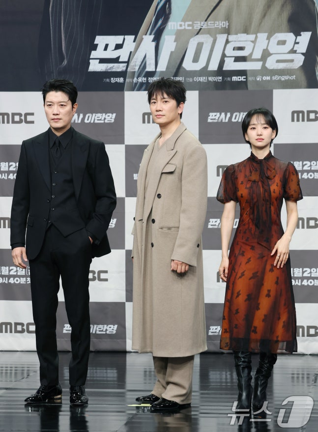 [잡담] 판사이한영) 제작발표회 포토타임 지성,박희순,원진아,태항호,백진희,오세영,황희 | 인스티즈