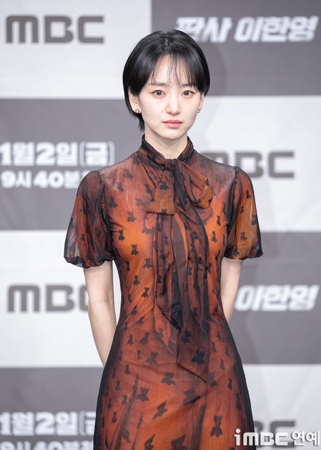 [잡담] 판사이한영) 제작발표회 포토타임 지성,박희순,원진아,태항호,백진희,오세영,황희 | 인스티즈