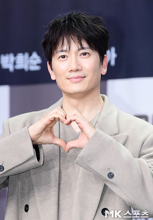 [잡담] 판사이한영) 제작발표회 포토타임 지성,박희순,원진아,태항호,백진희,오세영,황희 | 인스티즈