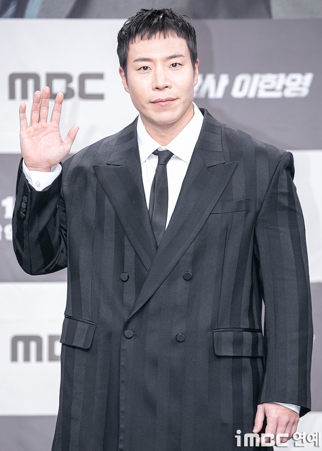 [잡담] 판사이한영) 제작발표회 포토타임 지성,박희순,원진아,태항호,백진희,오세영,황희 | 인스티즈